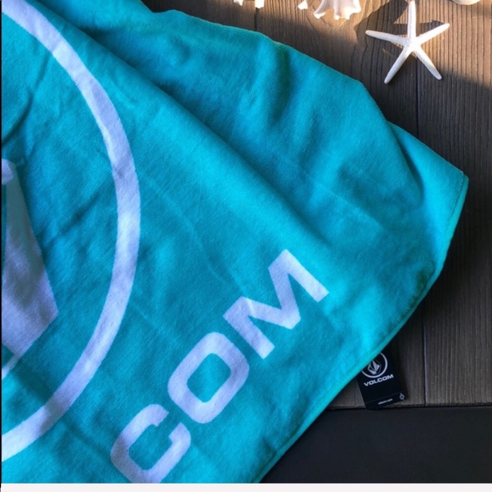 🌴🌼VOLCOM- TOWEL🌼🌴 - Picture 3 of 4